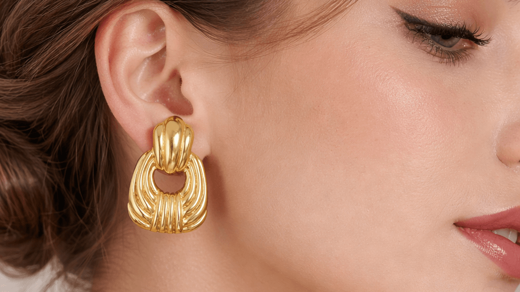 Χρυσά Statement Σκουλαρίκια με Ανάγλυφο Σχέδιο