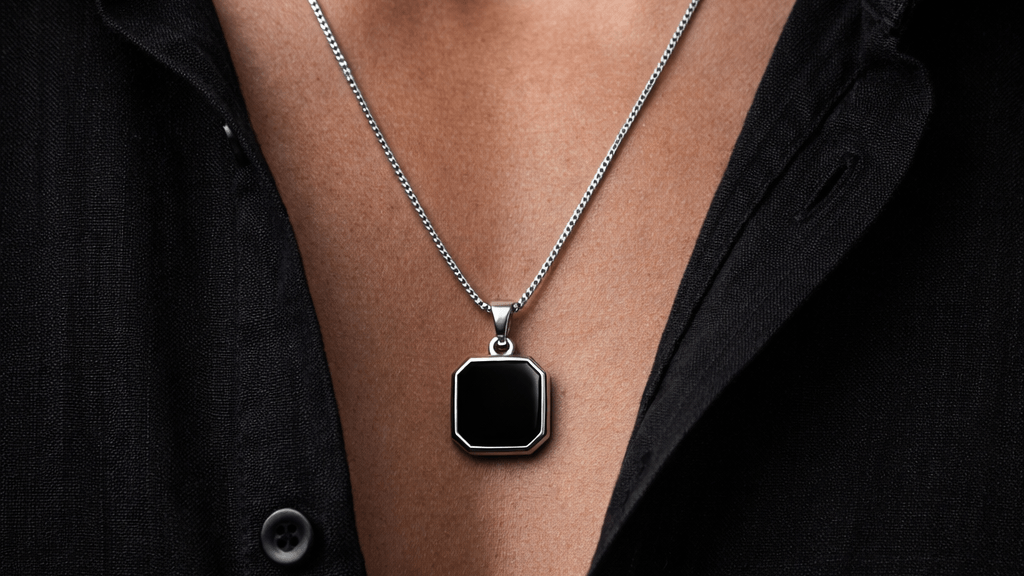 Ανδρικό Κολιέ Τετράγωνο Μαύρο Μενταγιόν