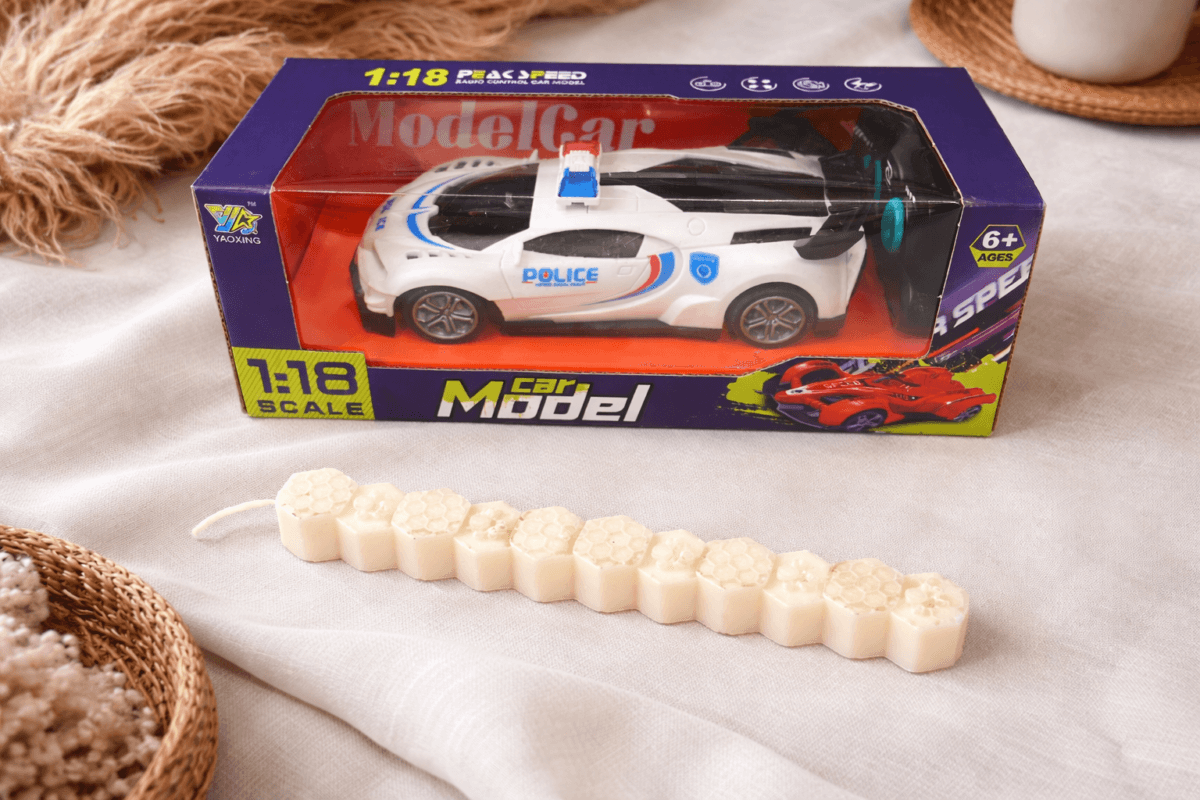 Χειροποίητη Πασχαλινή Λαμπάδα + Τηλεκατευθυνόμενο (Λευκό)