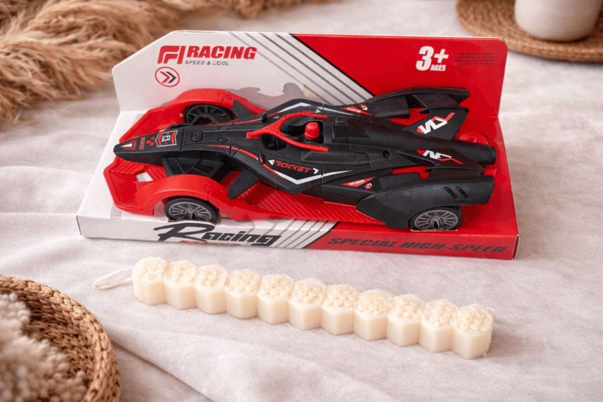 Χειροποίητη Πασχαλινή Λαμπάδα με Αγωνιστικό Αυτοκίνητο Racing (Κόκκινο)