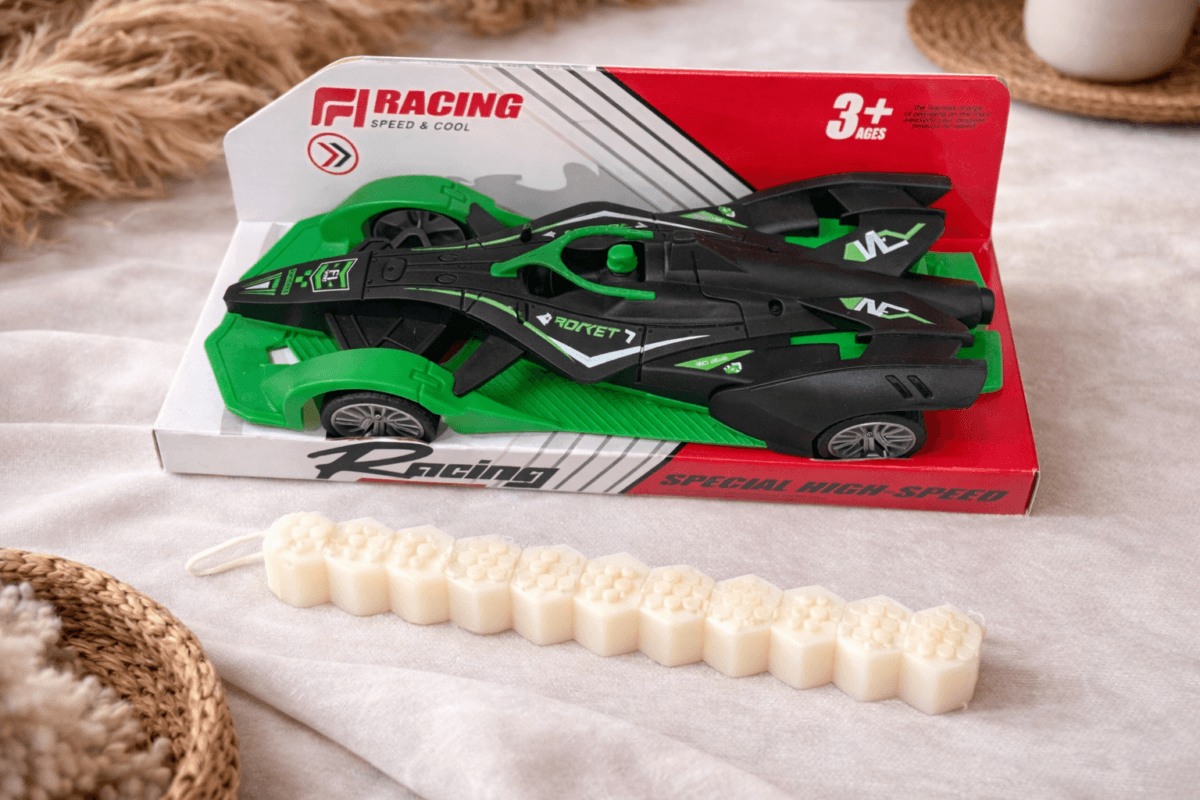 Χειροποίητη Πασχαλινή Λαμπάδα με Αγωνιστικό Αυτοκίνητο Racing (Πράσινο)