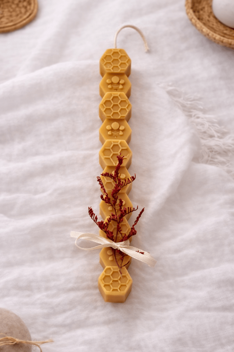 Χειροποίητη Πασχαλινή Λαμπάδα Κυψέλη από Φυτική Σόγια Μελί